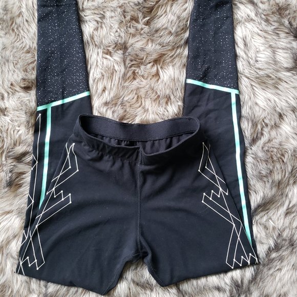 NWT Nike Big Girls XS Black Pattern Leggings - Picture 2 of 3